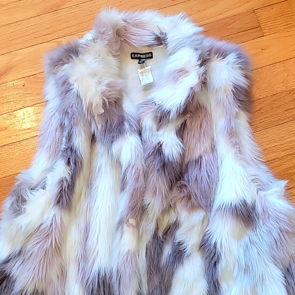Express Women's faux fur jacket/vest...M/L - Picture 3 of 13